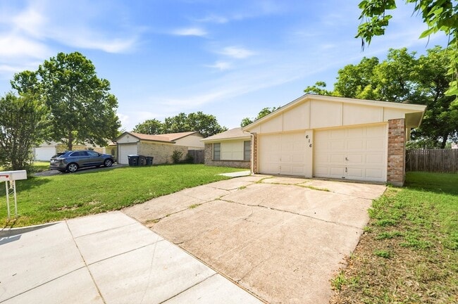 Photo - 616 Reveille Rd