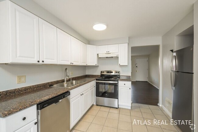 Building Photo - Spacious 2 bed 1 bath Unit 7 Rental