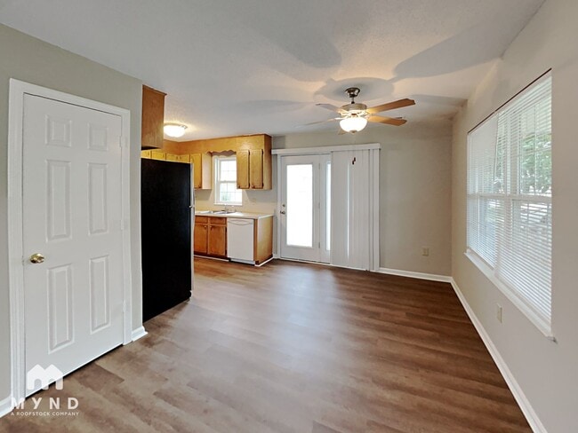 Photo - 545 Newell St NW