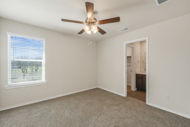 Photo - 322 Tall Cedar Wy