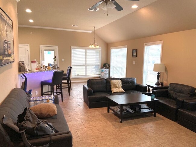 Photo - 3100 Claremont Dr