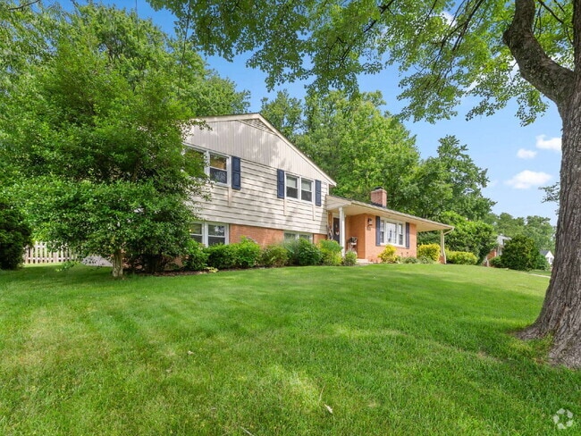 Building Photo - Beautifully Updated Home with Modern Comforts