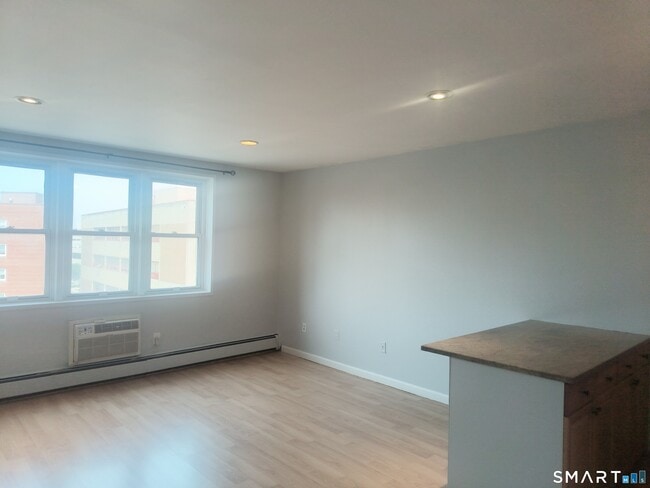 Photo - 140 Grove St Unit 5K