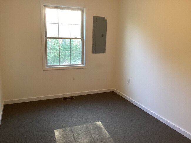 Photo - 2 bed 1 bath Blackstone Duplex