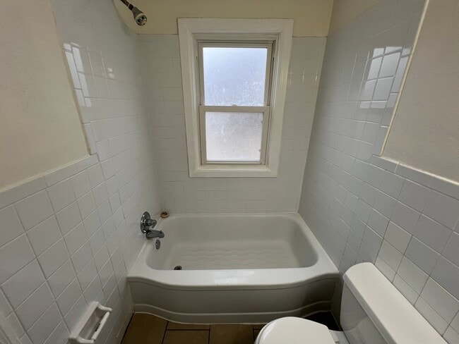 Photo - 10225-27 St. Katherine Ln. Unidad 10227 St. Katherine