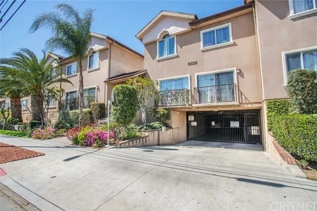Building Photo - 6525 Woodman Ave Unit 16