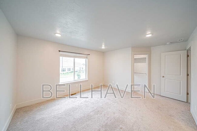 Photo - 651 S 2400 W