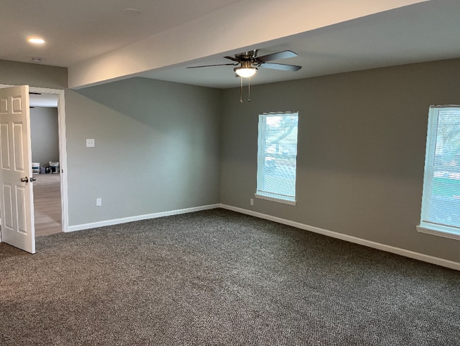 Photo - 606 Matchett St