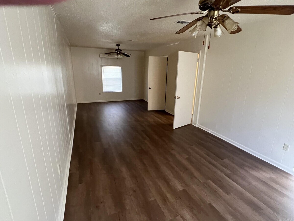 Photo - 717 Wright Ave