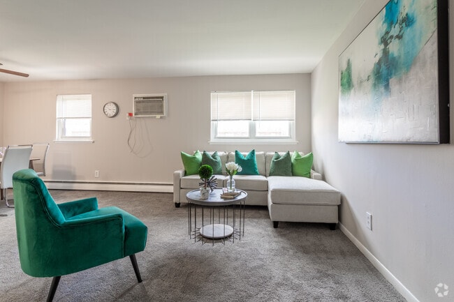 2BR, 1BA 750SF Living Room
