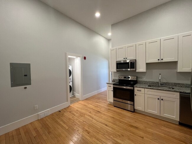 Building Photo - 34 St Joseph St Unit 27