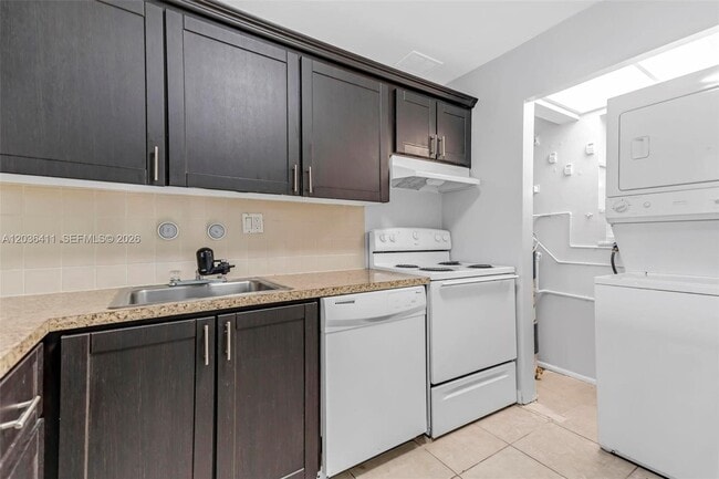 Photo - 7900 Fairview Dr Unit 105