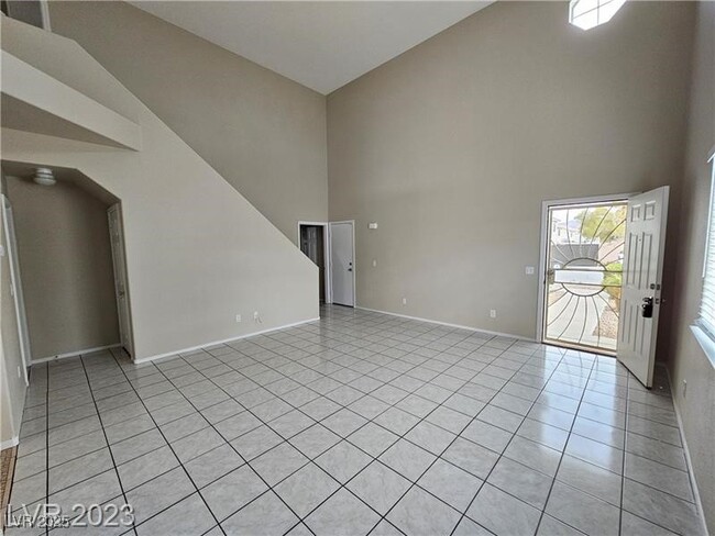 Photo - 729 Tawney Eagle St