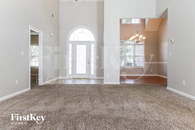 Photo - 381 Glouchester Dr