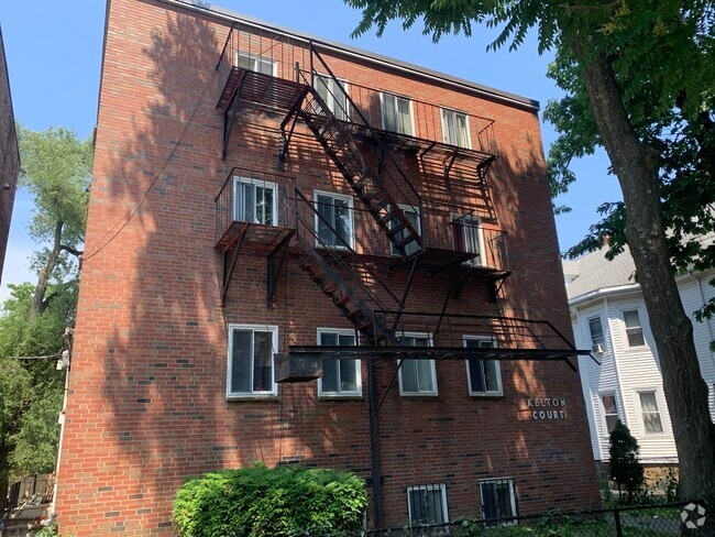 Building Photo - 200 Kelton St Unit 32 Rental