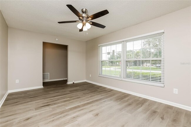 Photo - 690 Wells St House