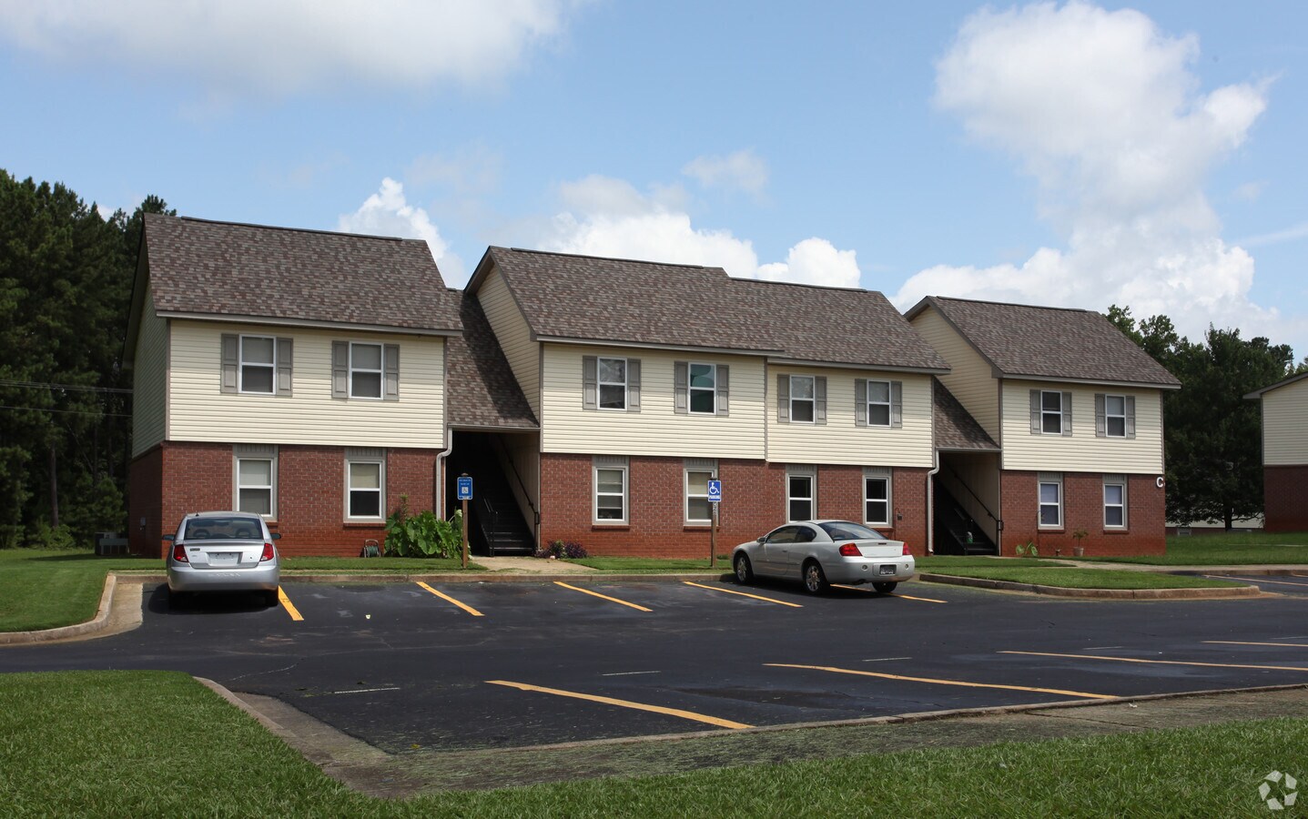 Photo - Pineview Apartments