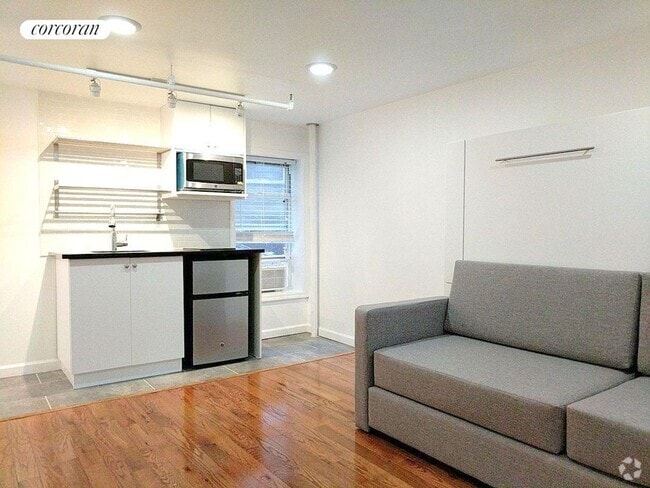 Building Photo - 310 W 20th St Rental