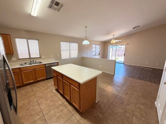 Photo - 3/2 Single story Avondale Home *Custom Paint* & Carpet in Beds Only!
