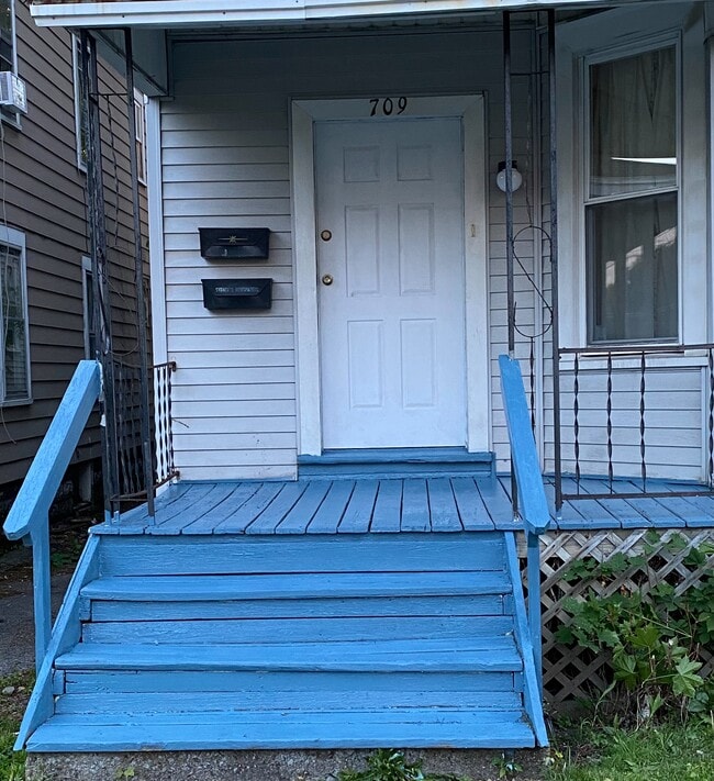 Building Photo - 709 Highland St Unit 709 Rental