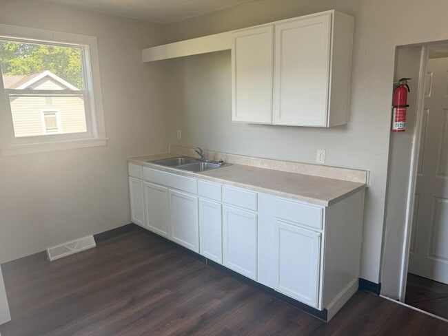 Photo - 144-144 1/2 S 3rd St Unidad 144 1/2 S 3rd St