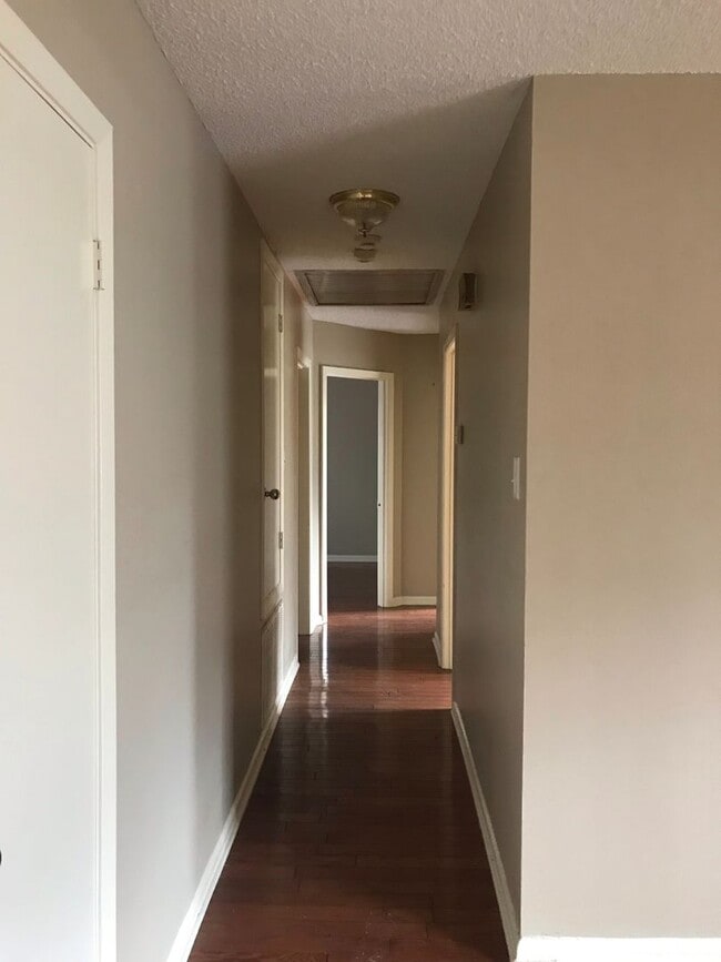 Photo - Beautiful 3 bedroom home! 1/2 off 1st month rent!!!