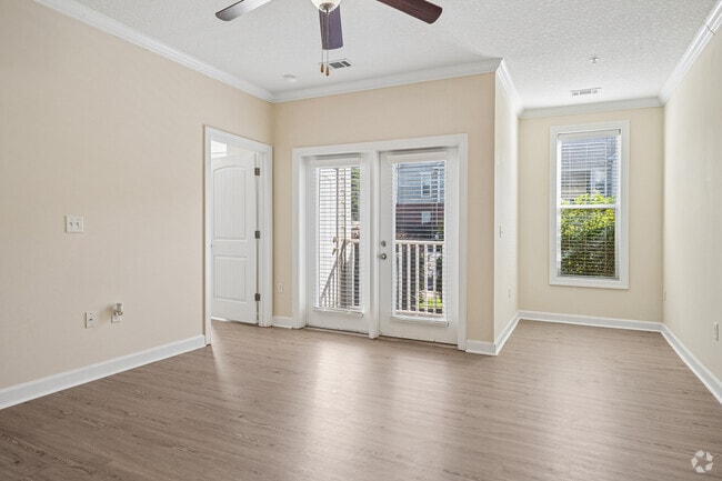 1BR, 1BA - 781SF - Living Room