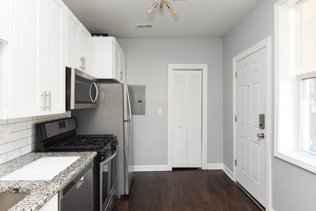 Photo - 3301 N Harding Ave Unit 1R