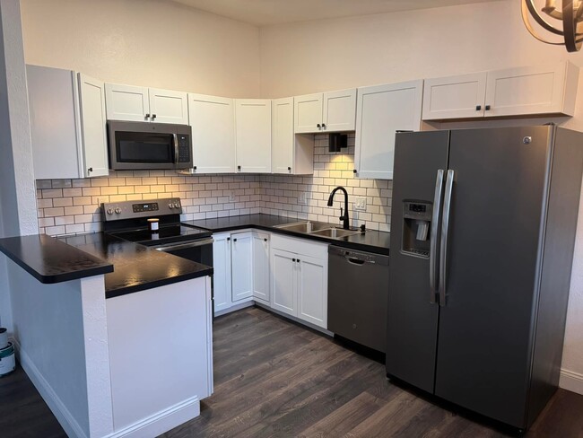 2BR, 1BA - Kitchen - 67 Pepperwood Ct Apartments Unit #67 Pepperwood