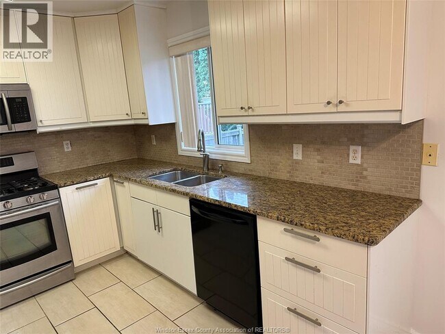 Photo - 2289 Randolph Ave