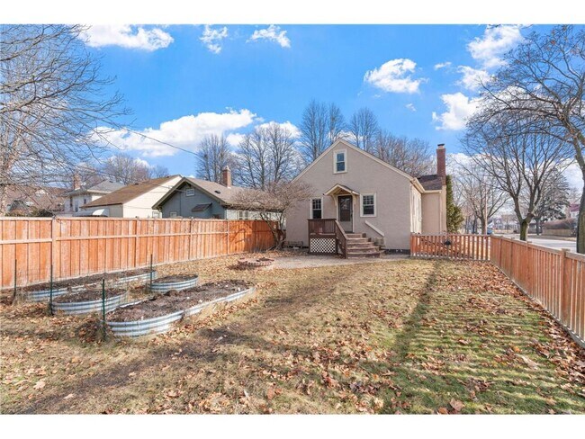 Photo - 2300 NE McKinley St