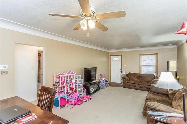 Building Photo - 1519 Mattern Ave