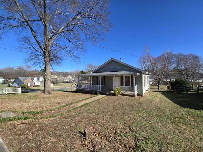 Building Photo - 64 Burton St