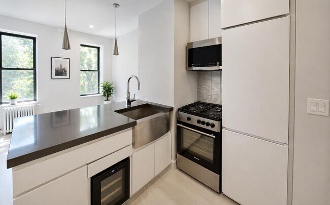 Building Photo - 195 Stanton St Unit 2E2