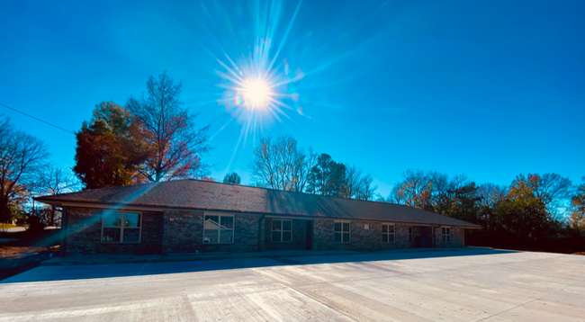 Building Photo - 814 S Spring St Rental