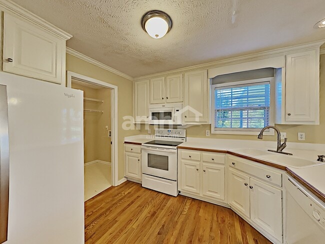 Photo - 403 Woodlands Dr