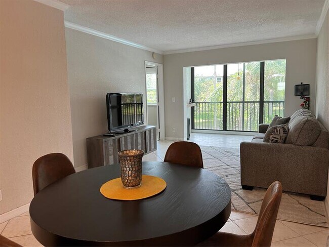 Photo - 2220 N Cypress Bend Dr Unit 301