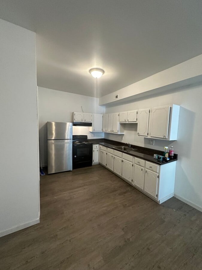 Pinewood Townhome Available Soon - Pinewood Townhome Available Soon Unit 40