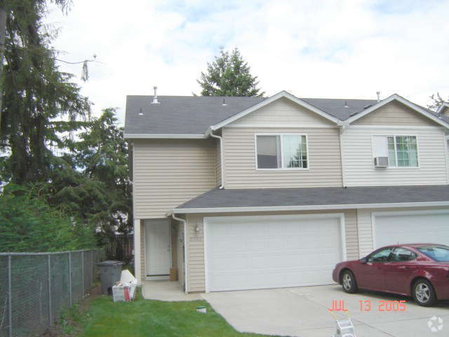 Building Photo - 2-Story Townhouse