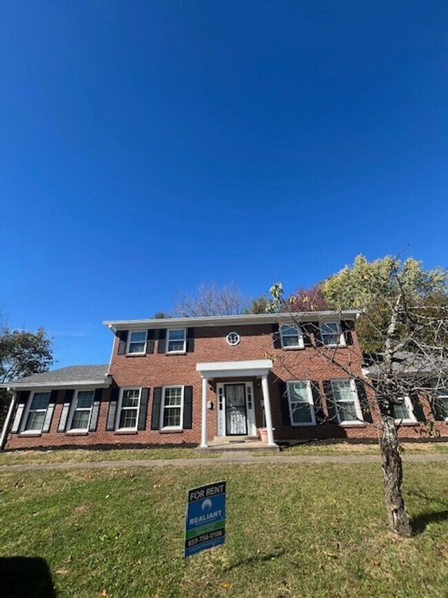 Photo - 3-bedroom, 2 full bath duplex in the desirable Lansdowne area offers comfort and convenience.