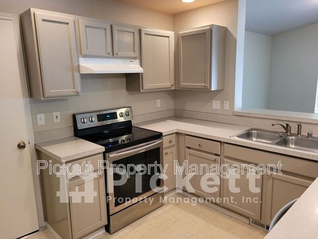 Photo - 1114 NE Beaumont Ln