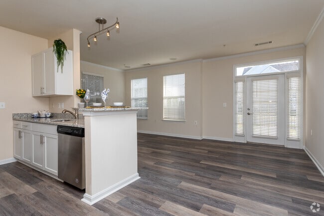 1BR, 1BA - 806 SF
