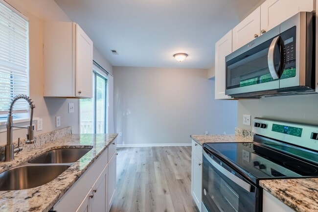 Photo - 623 Hilltop Dr