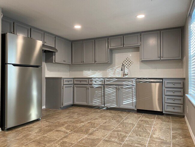 Photo - 2 Bedroom Duplex near Lake Overholser