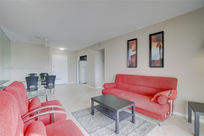 Building Photo - 200 S Birch Rd Unit 605