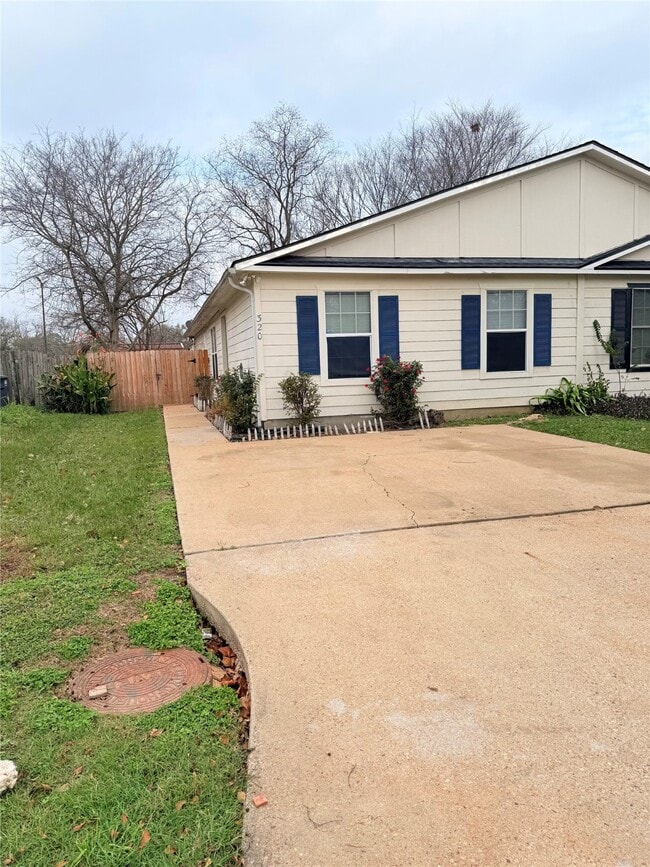 Photo - 320 Willowick St