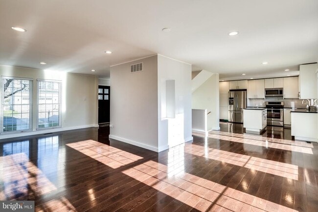 Photo - 1304 Longbow Rd