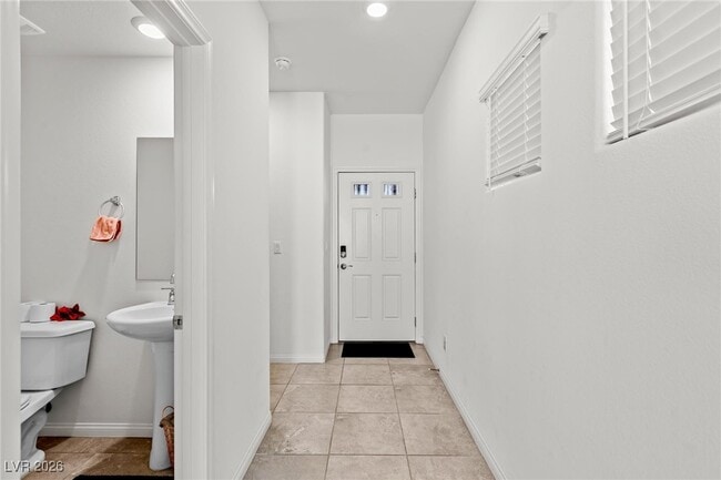 Building Photo - 10939 Cheshire Wds Ave