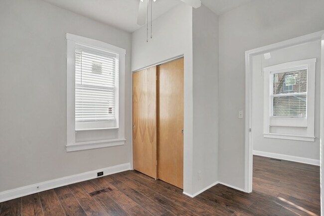 Building Photo - 511 Schirmer St Unit #1F (Frist floor)