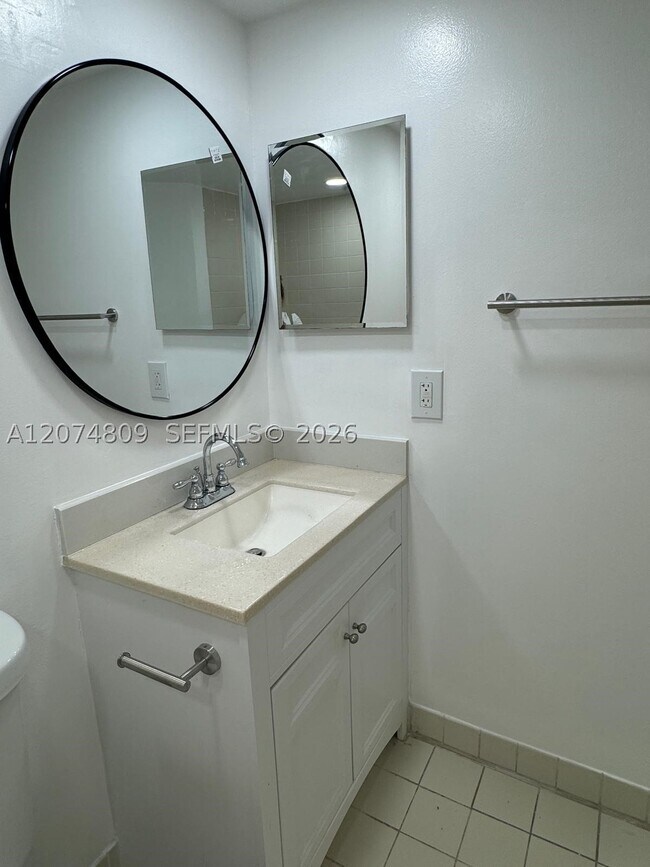 Building Photo - 8801 Wiles Rd Unit 103